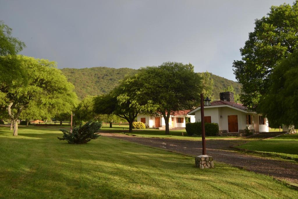 Cabanas Los Algarrobos Villa General Belgrano Εξωτερικό φωτογραφία